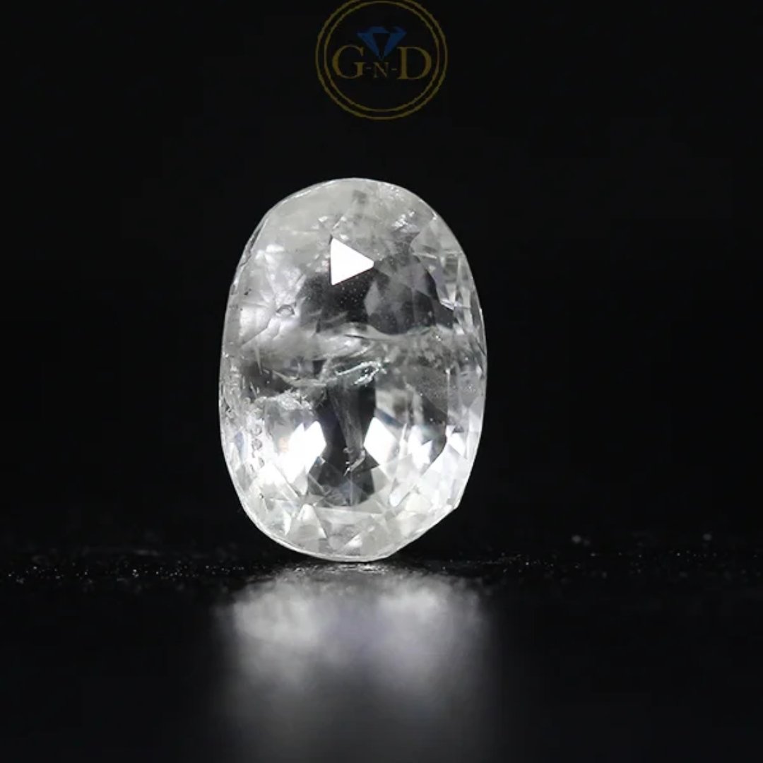 White Sapphire – 4.09 Carat ( 4.49 Ratti )