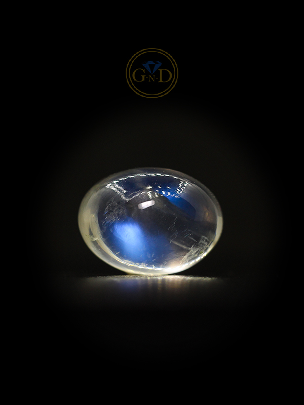 Rainbow Moonstone - 6.67 Ct. ( 7.33 Ratti )