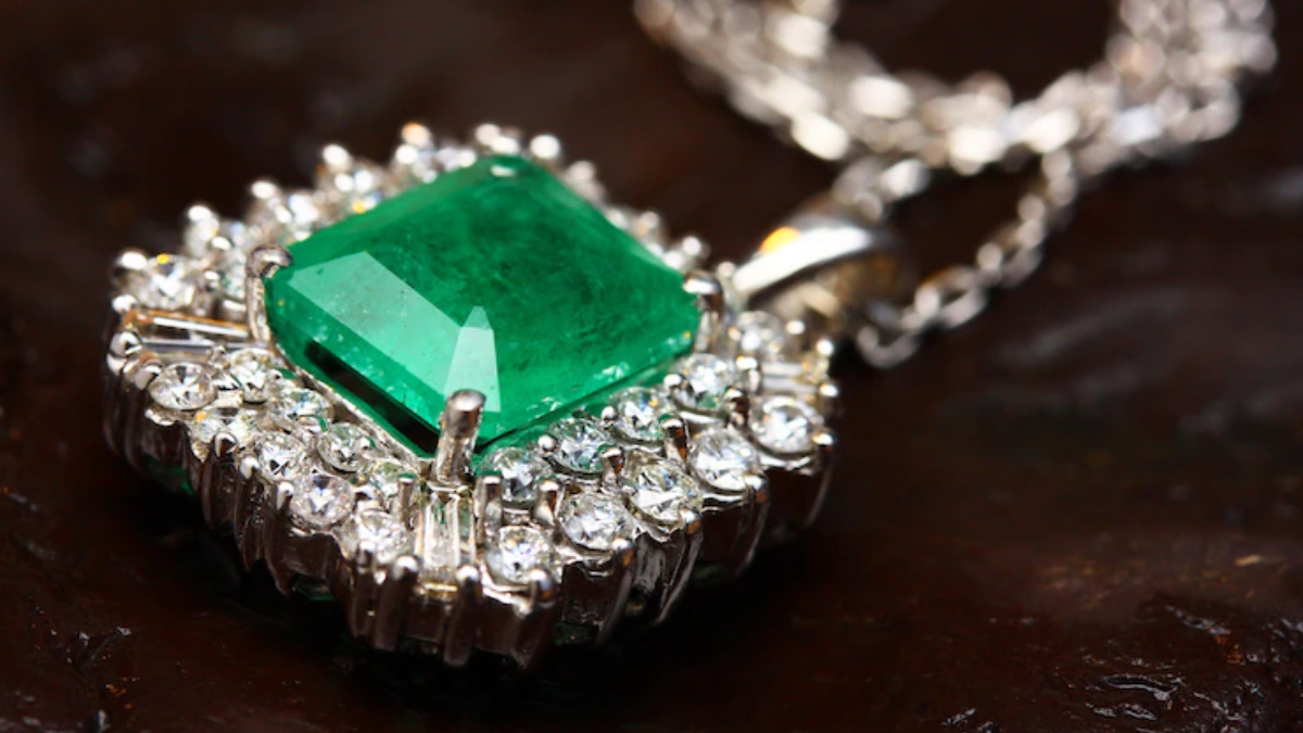 What is Emerald Stone? Astro Benefits and Wearing Procedure of Emerald Stone  | by GemsVidhi | Medium